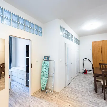 Velehradska פראג